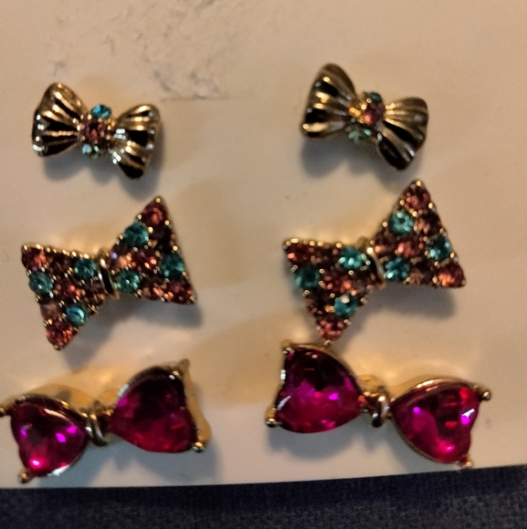 3 for💲25🌟Betsey Johnson set (3 pairs) pierced stud BOW earrings jewel look - Picture 2 of 6